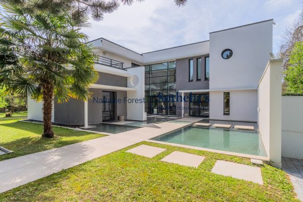 Sale Luxury house Croix 11 Rooms 400 m²