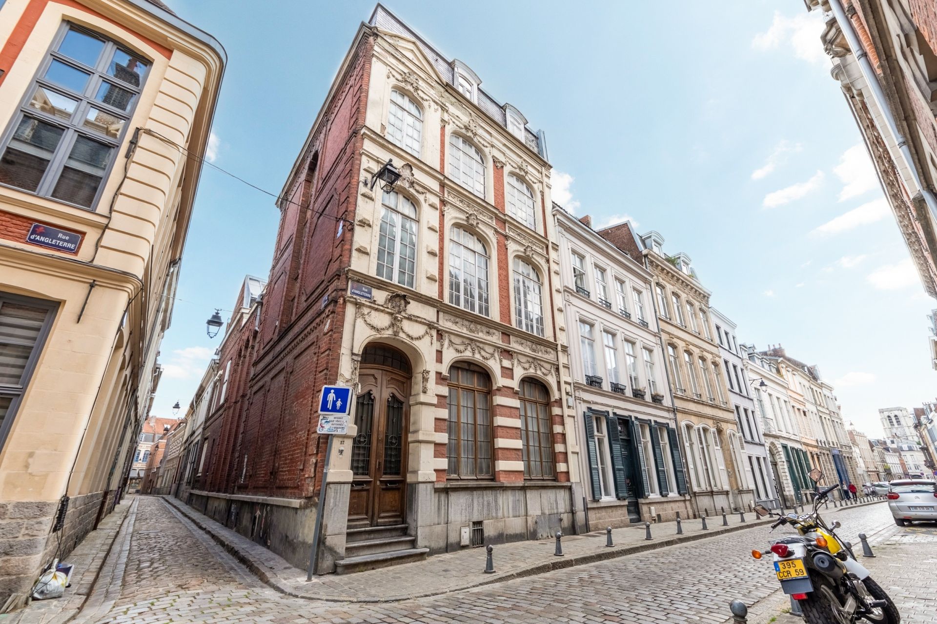 luxury property 14 Rooms for sale on LILLE (59800)