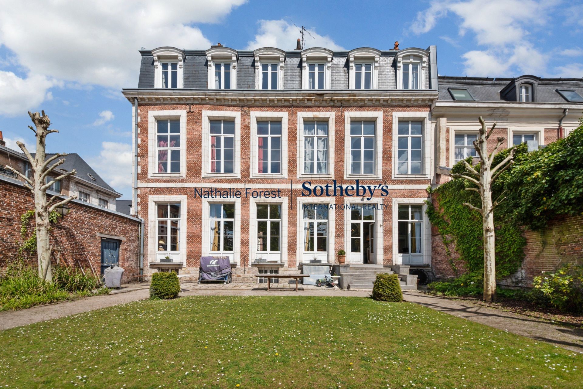 mansion (hôtel particulier) 25 Rooms for sale on LILLE (59800)